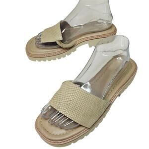 Donald Pliner 8M leather snakeskin like surface Ivory Slide Flip-flops. Designer